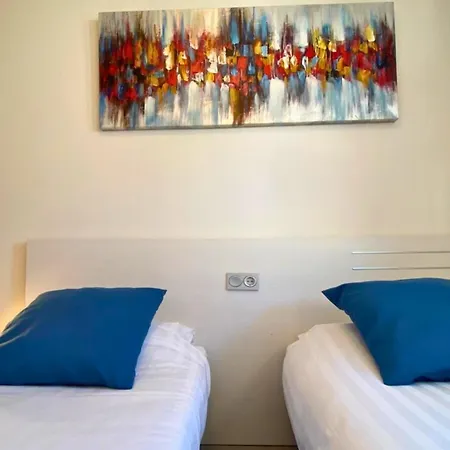 Apartamento Modern Flat With Swimming Pool Terrace And Equipped Solarium
