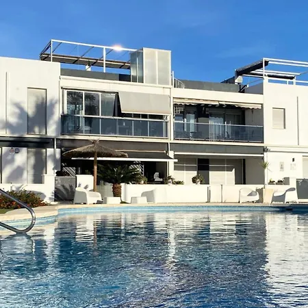 Modern Flat With Swimming Pool Terrace And Solarium